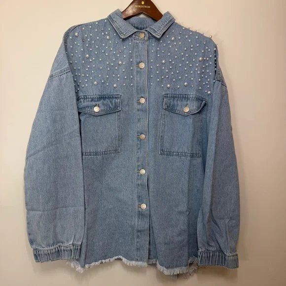 NWOT Pearl Rhinestone Denim Shirt Jacket XL Light Wash Raw Hem Western Shacket - Picture 1 of 10